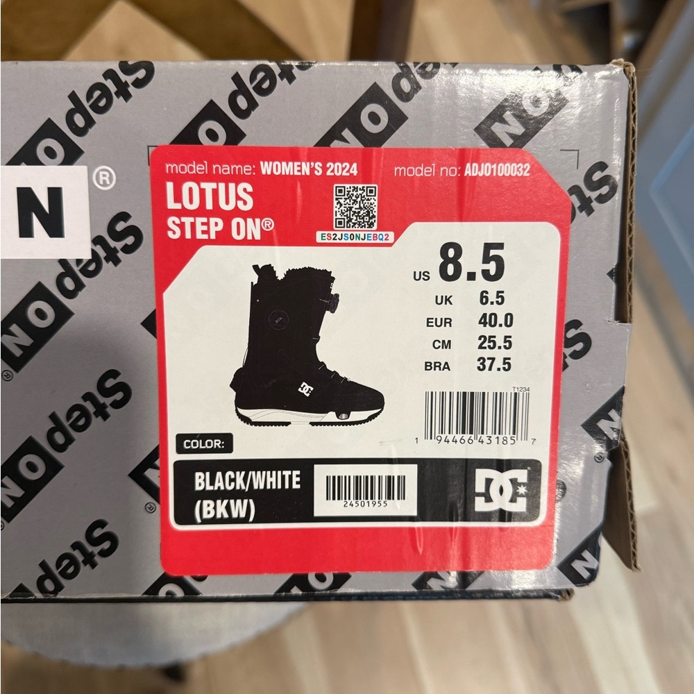 2024 DC Lotus Step On Women's snowboard boots - Black/White- worn once